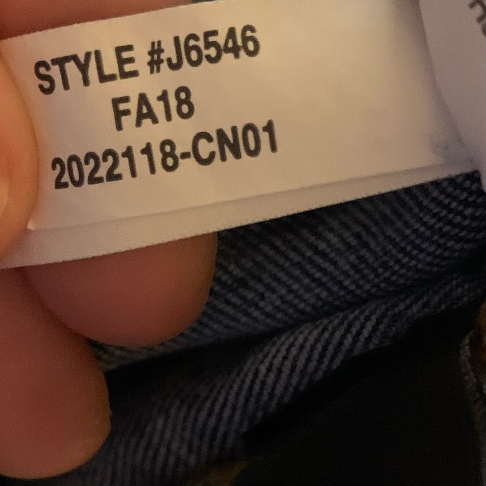 Madewell Petite 9" Mid-Rise Skinny Jeans in Frankie Wash: Torn-Knee Edition - Picture 8 of 10
